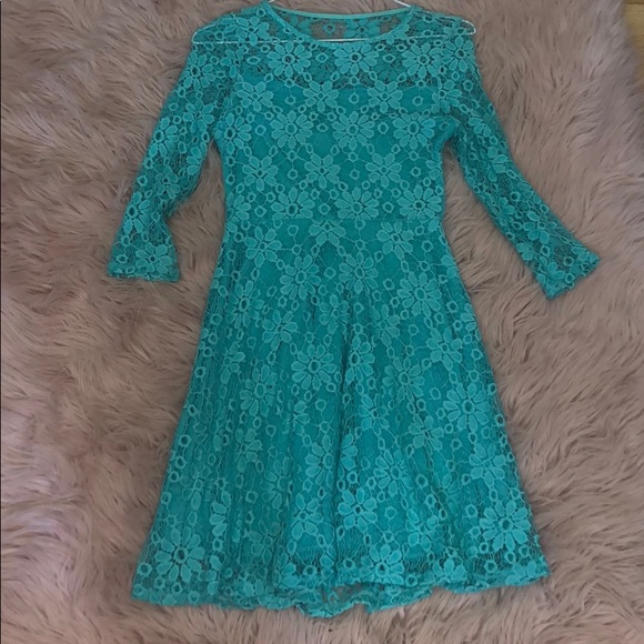 Lace dress - Picture 3 of 3
